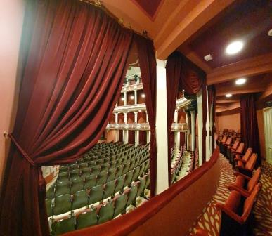 színházi függönyözés